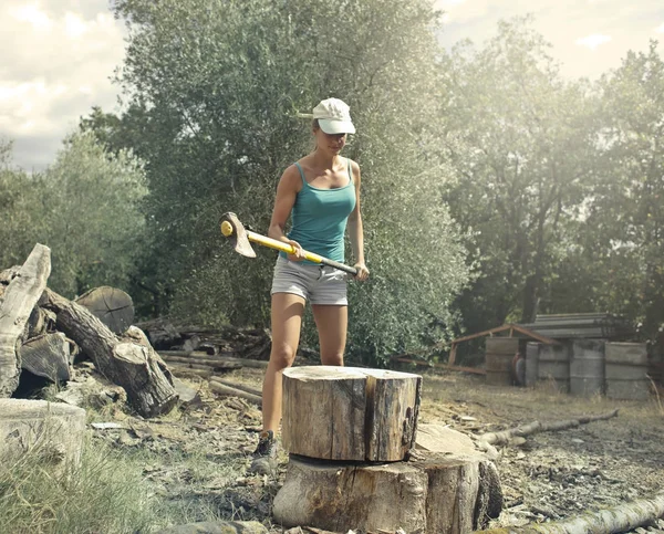 Landgenote Het Werk Met Een Bijl — Stockfoto