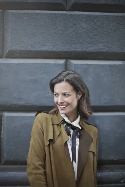 Retrato Una Mujer Elegante Aire Libre —  Fotos de Stock