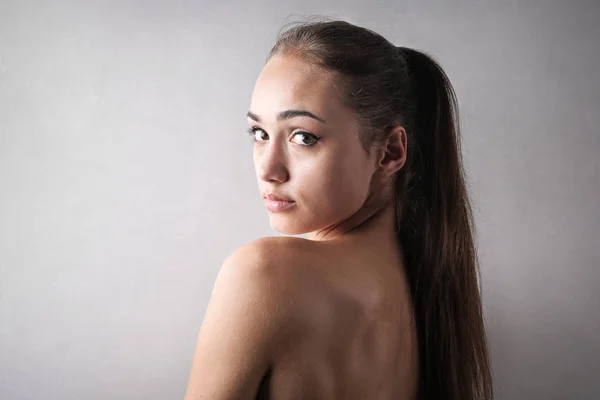 Retrato Uma Bela Mulher Branca Jovem — Fotografia de Stock