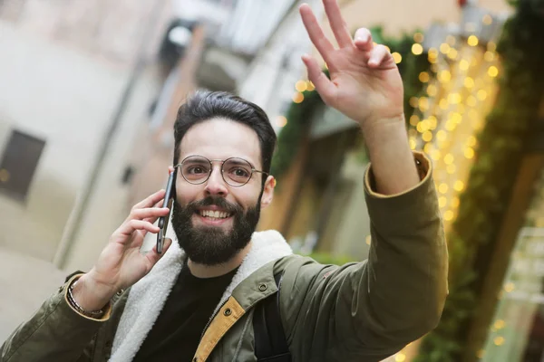 Szakállas Ember Beszél Telefon Rövid Idő Gyártás Egy Üdvözletet — Stock Fotó