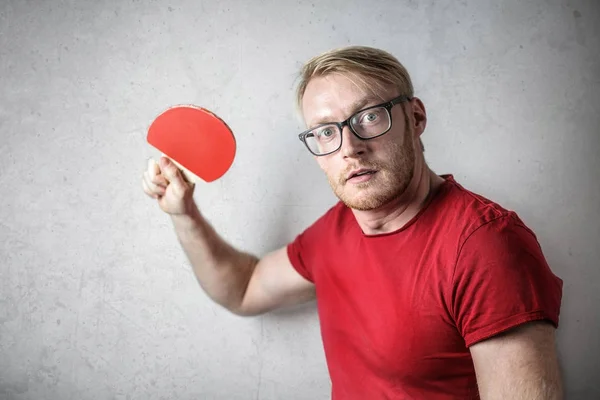 Retrato Homem Com Uma Raquete Tênis Mesa — Fotografia de Stock