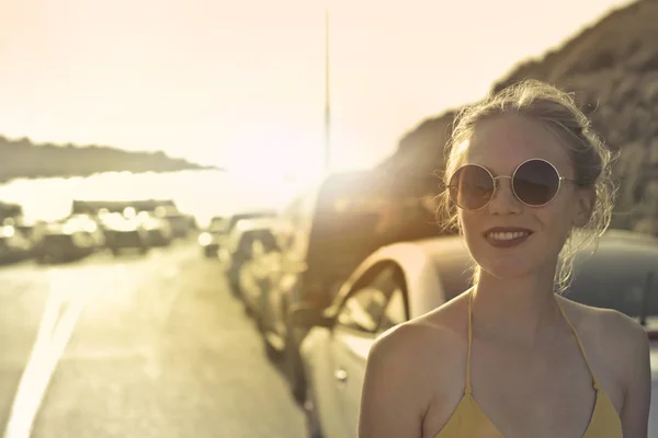 Young Smiling Caucasian Woman Sunglasses Bikini Walking Beach — Stock Photo, Image