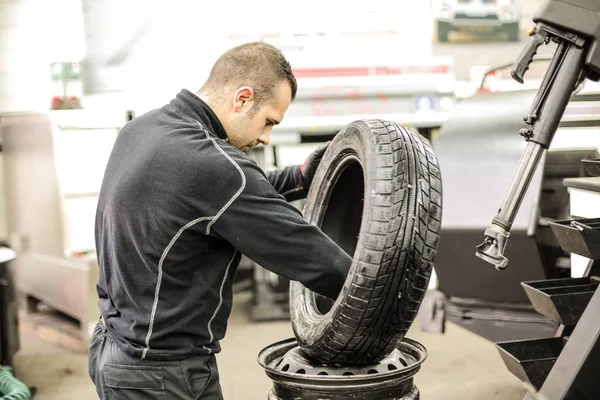 Monteur Het Werk Zijn Werkplaats — Stockfoto