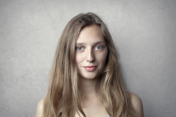 Retrato Una Chica Caucásica —  Fotos de Stock