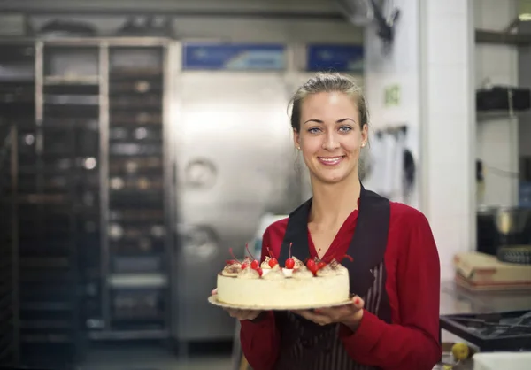 Bakelse Flicka Med Tårta — Stockfoto