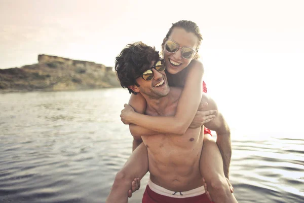Cuplu Fericit Plajă — Fotografie, imagine de stoc