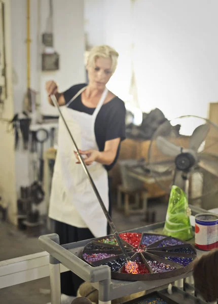 Řemeslník Při Práci Laboratoři — Stock fotografie