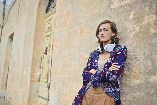 Girl Headphones Outdoor — Stock Photo, Image