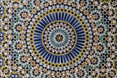 Geleneksel İslami geometrik dizaynda 24 katlı yıldız deseni.