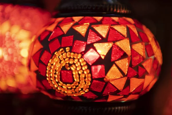 Czerwona Marokańska Lampa Czerwonym Szklanym Wzorem Mozaiki Orientalny Styl Atmosferyczny — Zdjęcie stockowe