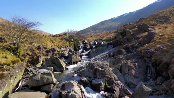 Aerial Shot Stream Scottish Highlands Beautiful Spring Afternoon — Stock Video