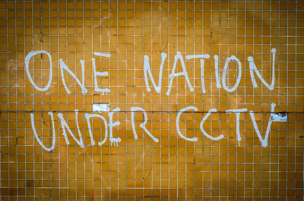 Грандиозные Граффити Стене Великобритании Говорящие Одна Нация Камерой Наблюдения — стоковое фото