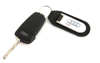 Audi araba anahtar beyaz bir arka plan üzerinde