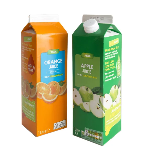 Recipientes ASDA Orange e Apple Juice sobre fundo branco — Fotografia de Stock