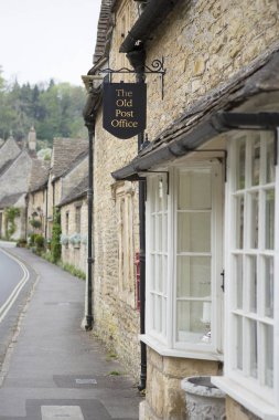  Castle Combe ana cadde