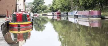 Devizes Wharf Wiltshire'nde kanal tekneleri