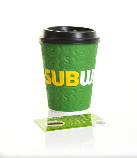 Subway kaffe kopp med min Subcard — Stockfoto