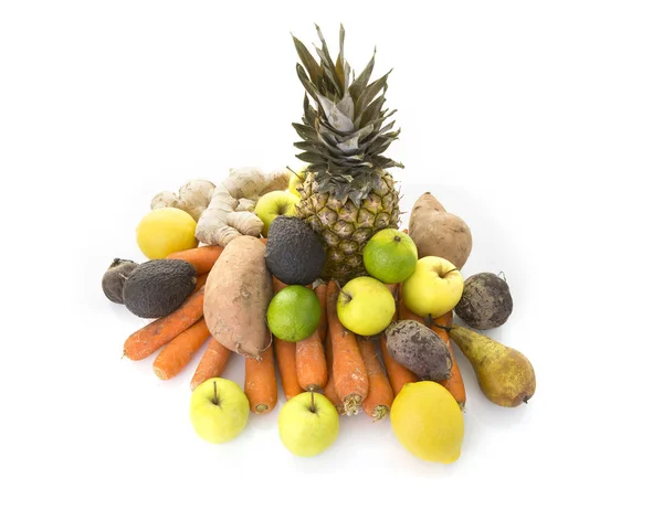 A pile of healthy fresh organic fruit and veg — Stock Photo, Image