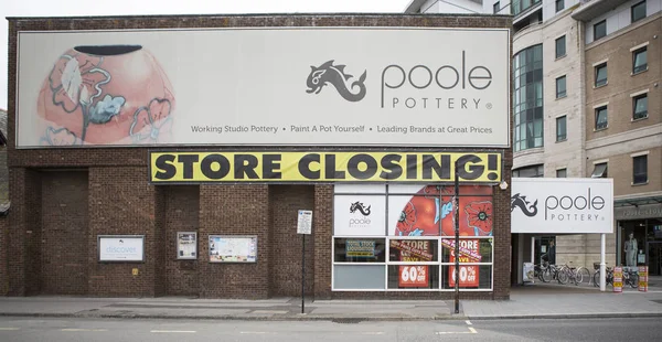 Poole, Egyesült Királyság - 2017. augusztus 22.: Poole kerámia van beállítva, hogy több mint 140 év után szoros. — Stock Fotó