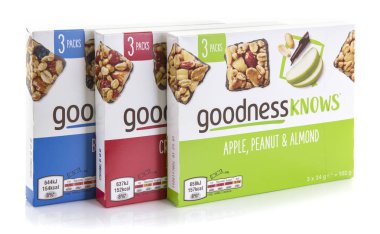 Üç paketleri, iyilik bilir Snack Bar beyaz bir arka plan üzerinde