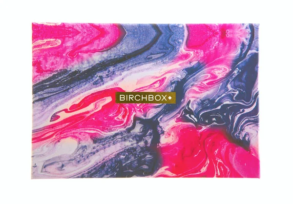 Birchbox Kosmetikbox auf weißem Hintergrund — Stockfoto