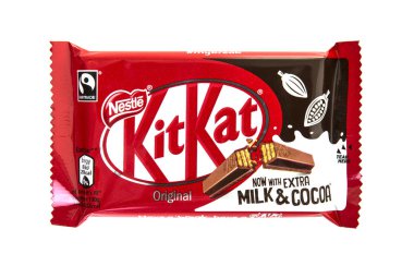Kit Kat çikolata Bar beyaz bir arka plan üzerinde nestle