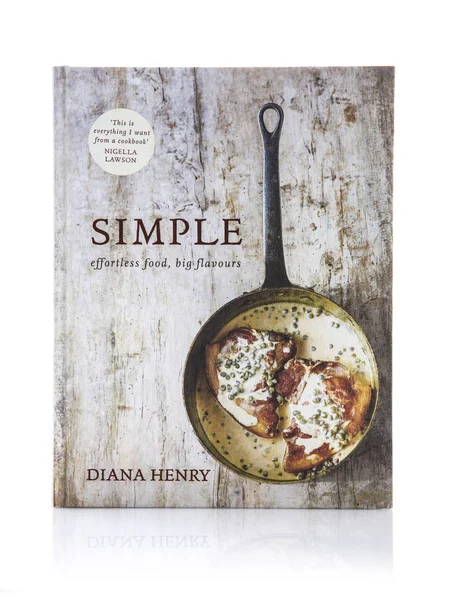 Diana Henry proste książka kucharska na białe tło, bez wysiłku żywności, intensywne smaki — Zdjęcie stockowe