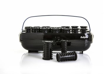 Babyliss elektrikli saç silindirler üzerinde beyaz bir arka plan