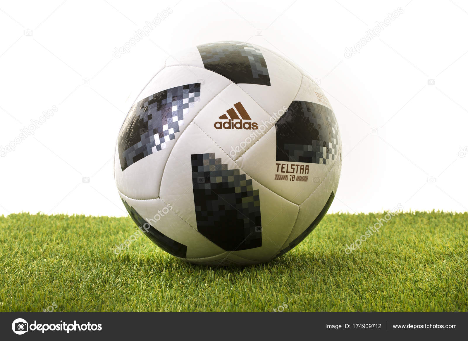 Adidas Brazuca Copa do Mundo 2014 Futebol — Fotografia de Stock Editorial ©  urbanbuzz #174909712