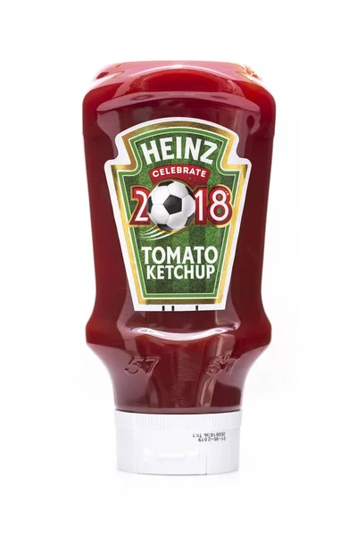 Beyaz bir arka planda Heinz domates ketçap — Stok fotoğraf