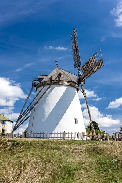 Větrný mlýn v Retzu, Dolní Rakousko — Stock fotografie