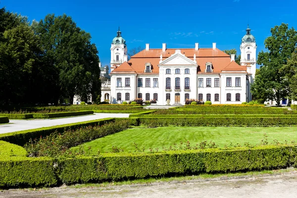 Kozlowski Palace med trädgård, Lublin vojvodskap — Stockfoto