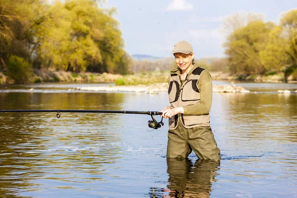 Mujer pescando en el río en primavera —  Fotos de Stock