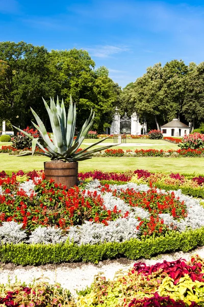 Trädgård av Kozlowski Palace, Lublin vojvodskap — Stockfoto