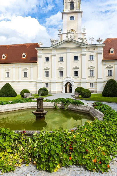 Benediktinska klostret med trädgård i Altenburg — Stockfoto