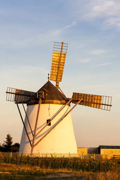 Windmill in Retz — Stock Photo, Image