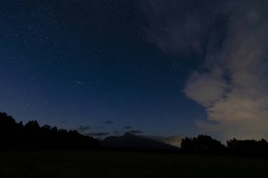 Krivan, Hight Tatras, Slovakya ile gece gökyüzü