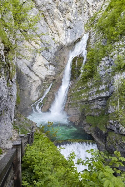 Cascada de Savica en el parque nacional de Triglavski, Eslovenia —  Fotos de Stock