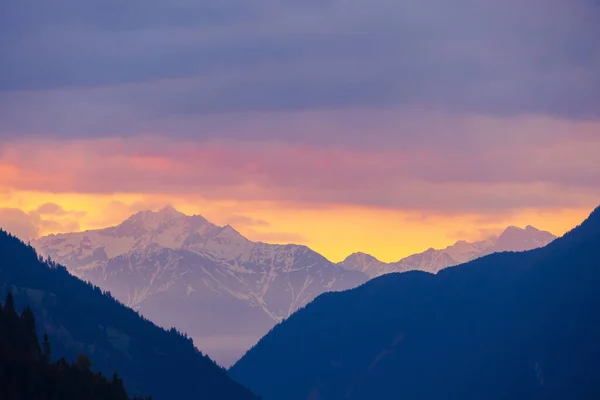 Zonnerijst in Hoog-Tauern, Oost-Tirol, Oostenrijk — Stockfoto