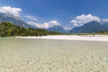 Slovenya'daki Triglav Milli Parkı'nda Soca nehri