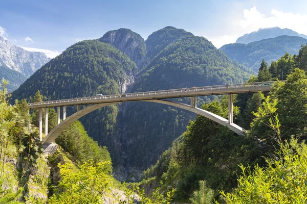 Strada di montagna per Mangart, Parco nazionale del Ttriglav, Slovenia — Foto Stock