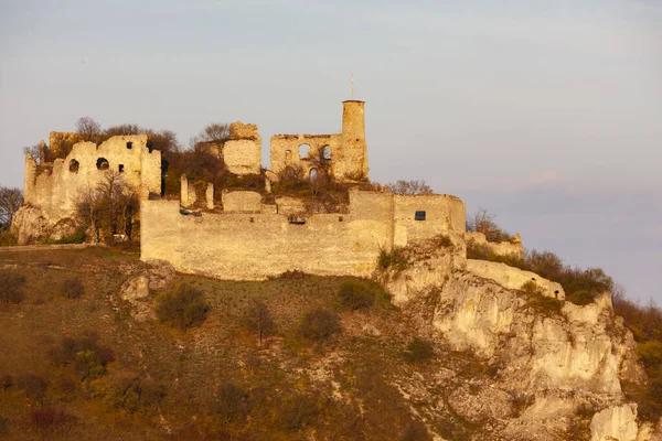 Замок Фалькенштейн осенью, Австрия — стоковое фото