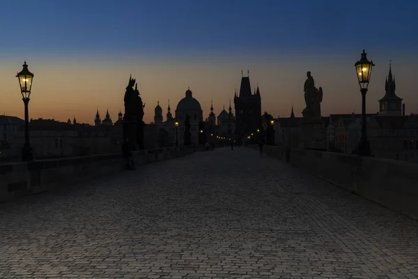 Karlsbrücke bei Sonnenaufgang, Prag, Tschechische Republik — Stockfoto