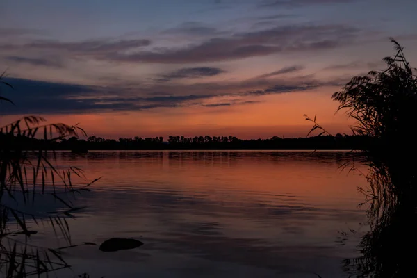 チェコ共和国ケストラニーの日没後のレザビネツ池 — ストック写真