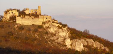Sonbaharda Falkenstein Şatosu, Avusturya