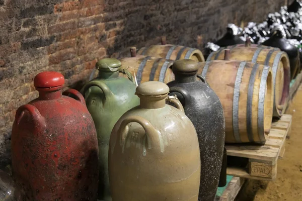 Antigua bodega en Pecs, Hungría — Foto de Stock