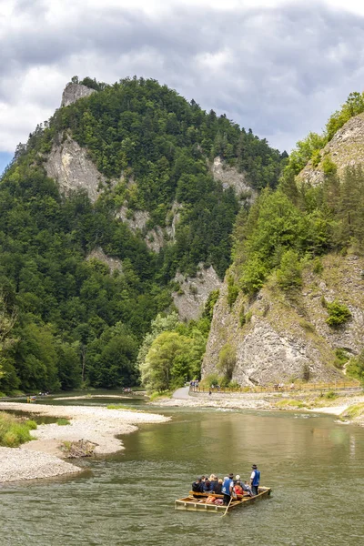 River Dunajec στα βουνά του Pieniny στα σύνορα της Σλοβακίας — Φωτογραφία Αρχείου