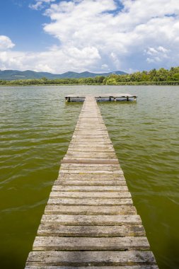Macar Jenoi-to göletindeki iskele.