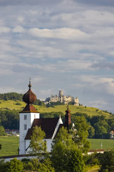 Kostel v Zehra a Security Parameters Indexes hradu, Slovensko — Stock fotografie