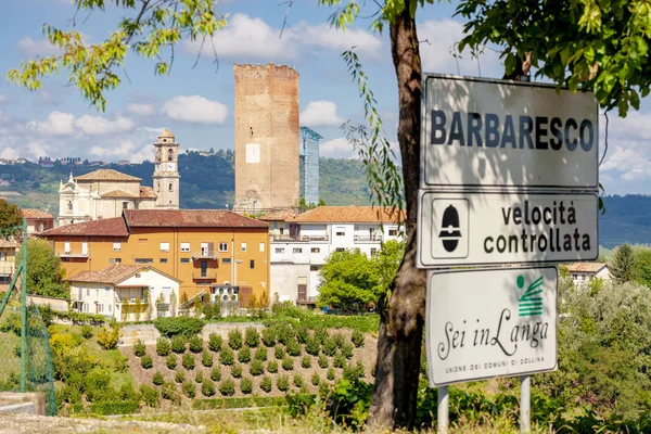 Barbaresco vesnice a vinice, UNESCO Site, Piemont, Norther — Stock fotografie